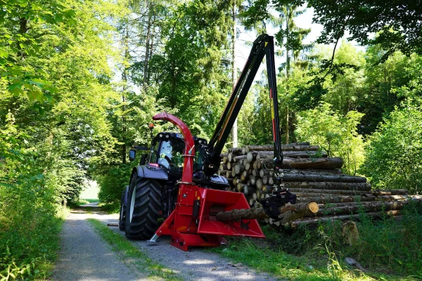 TP 250K Crane Feed PTO Wood Chipper