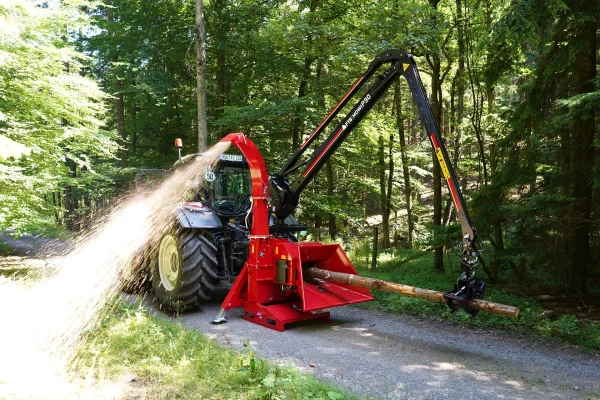 TP 250K Crane Feed PTO Wood Chipper