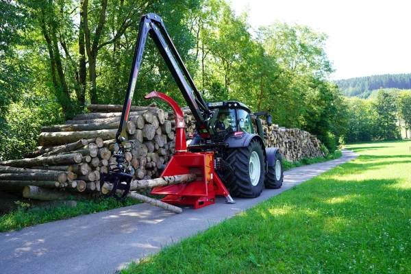 TP 250K Crane Feed PTO Wood Chipper