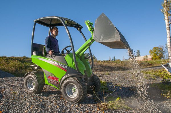 Avant 225 Compact Multi-Functional Loader