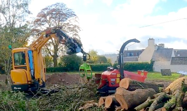 SafeCut Mantis Compact Multi-Axis Pruning Saw and Grapple