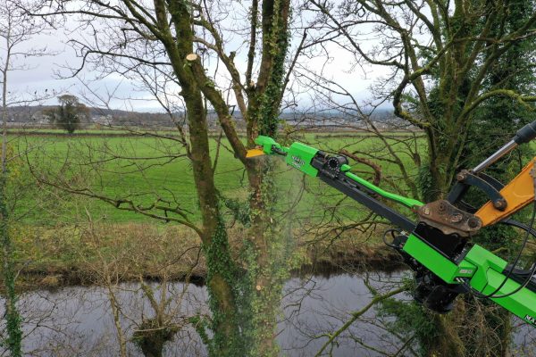 SafeCut Mantis HD Multi-Axis Pruning Saw and Grapple